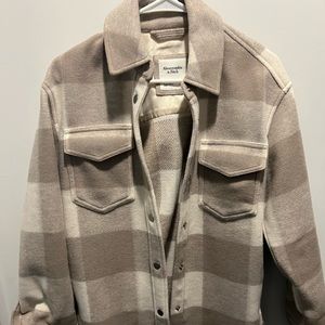 Abercrombie shacket never worn size xs